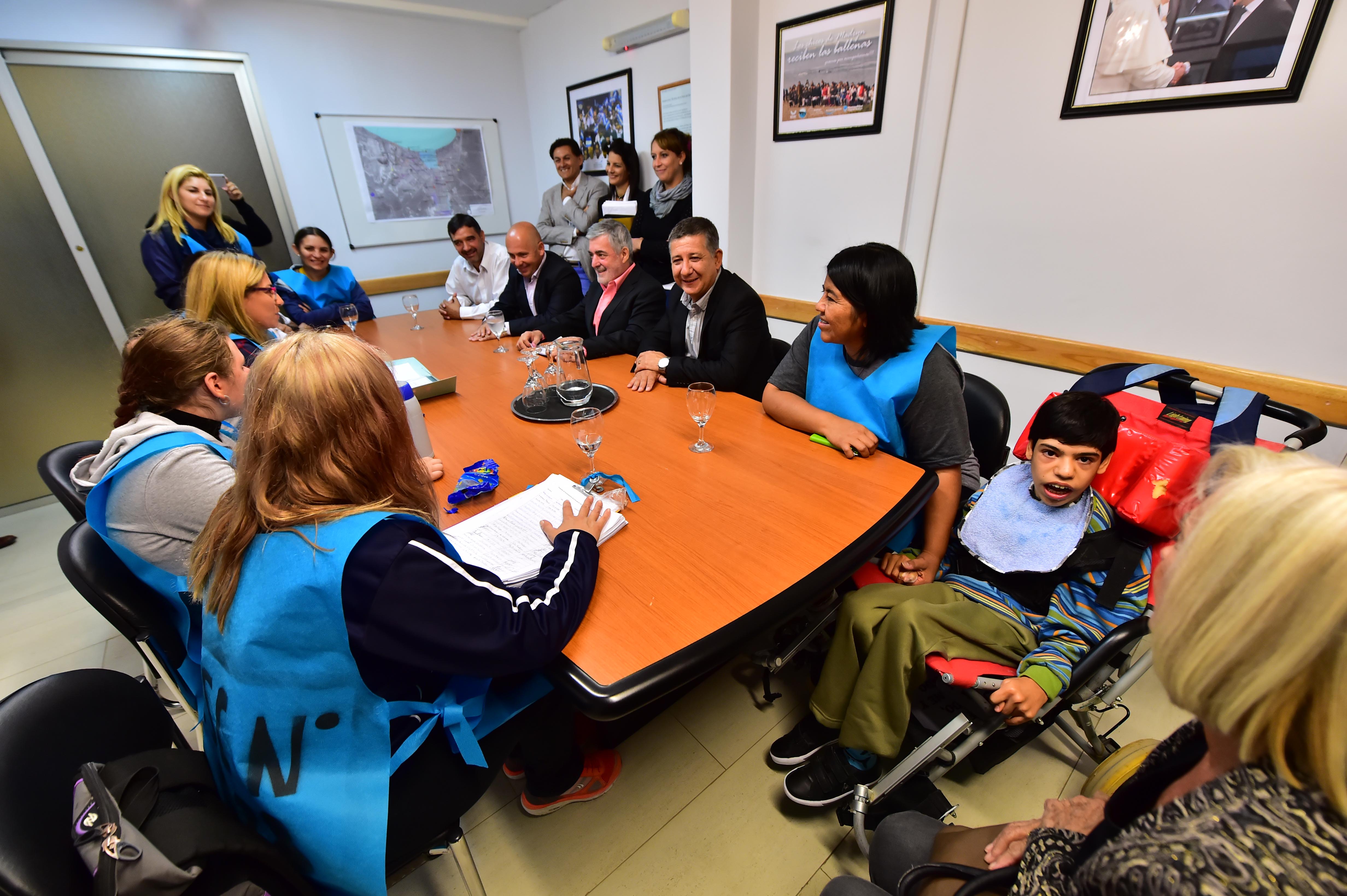 Das Neves anunció la construcción de la Escuela Especial Nº 528 de Puerto Madryn