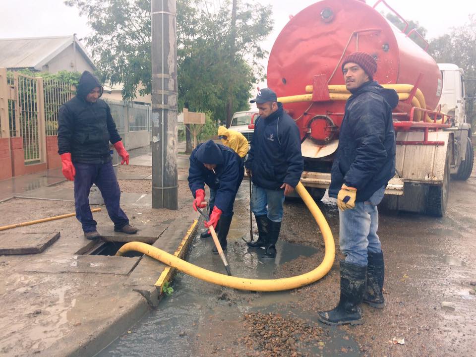 #Ahora# trabajos preventivos en bocas de tormenta.