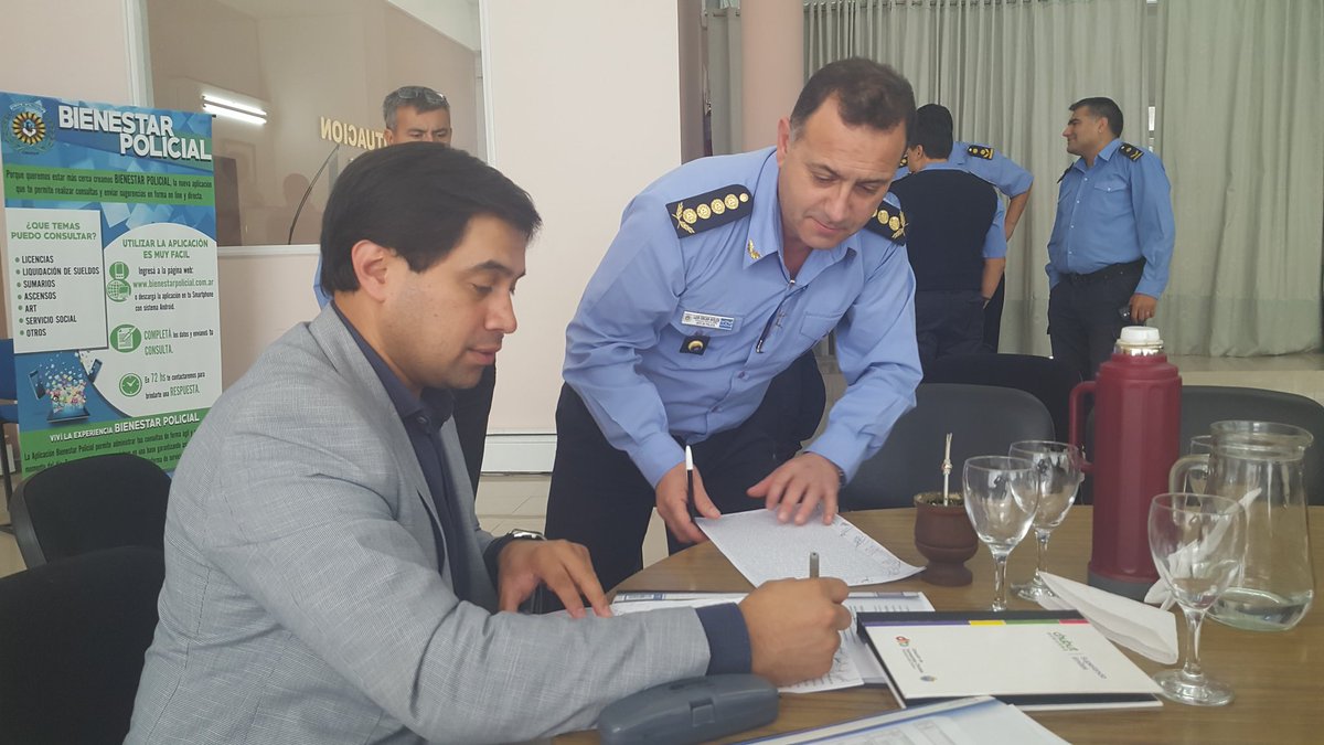 El Gobierno acordó aumento  salarial para la Policía del Chubut