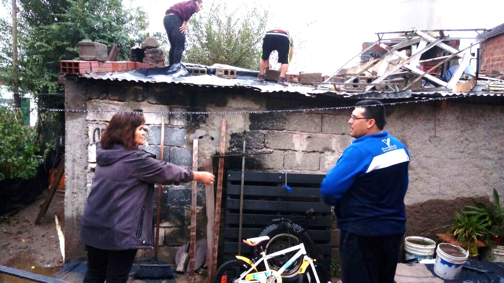 Luz y Fuerza asistio a vecinos afectados por el temporal