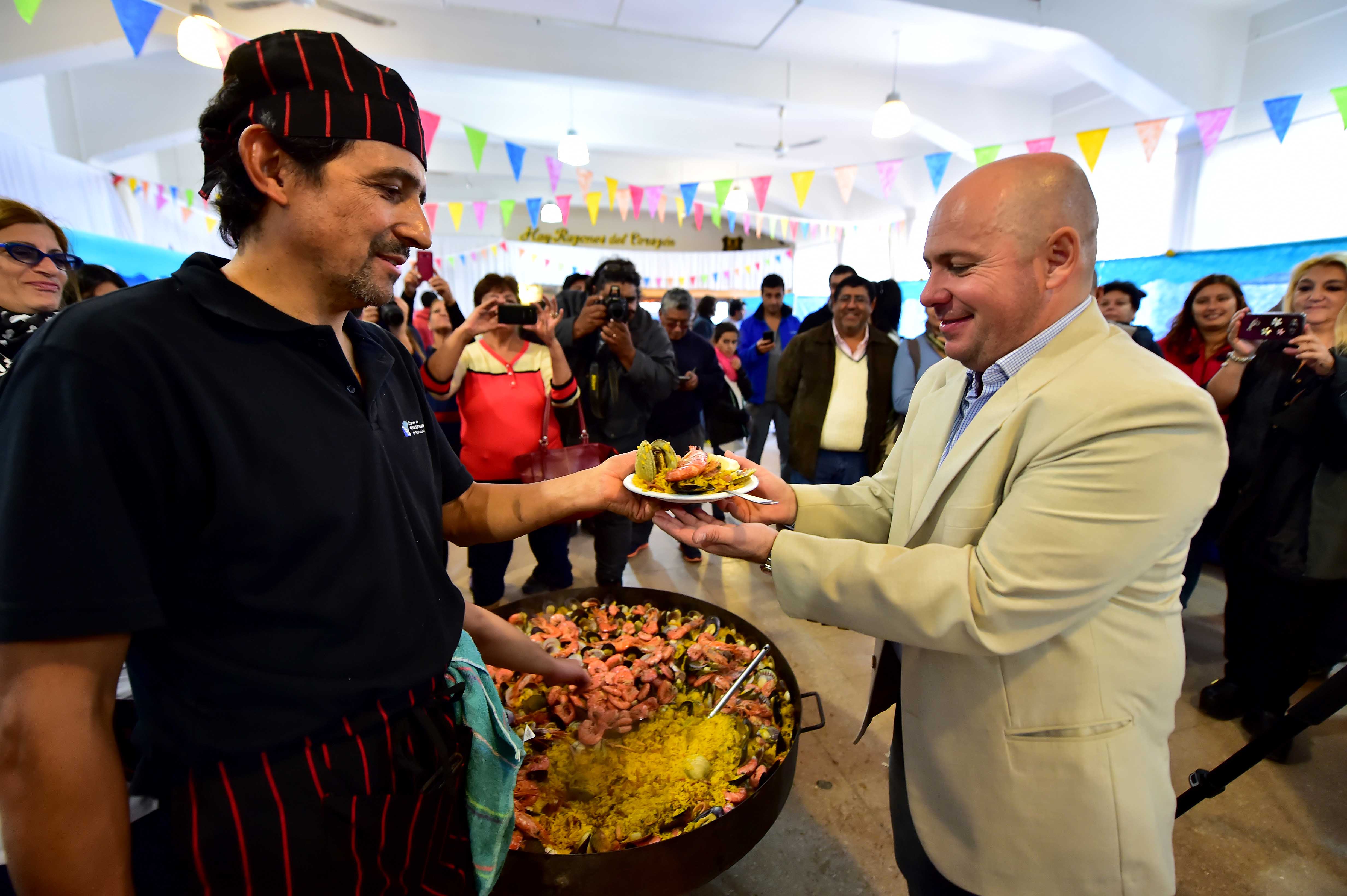 Sastre inauguró la “XIV Feria de los Pescadores Artesanales”