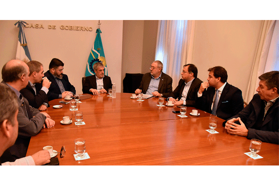 Das Neves se reunio con el directorio del Banco del Chubut y recibio el informe final de inspeccion del Banco Central