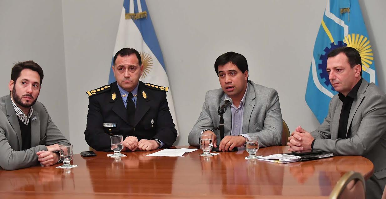 Durán confirmó que separaron de la fuerza a los policías involucrados en una agresión en Puerto Madryn