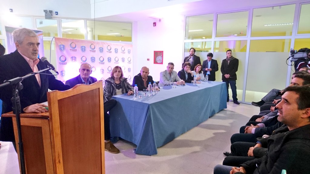 Universidad Del Chubut: Das Neves y Sastre en la inauguracion de la sede local