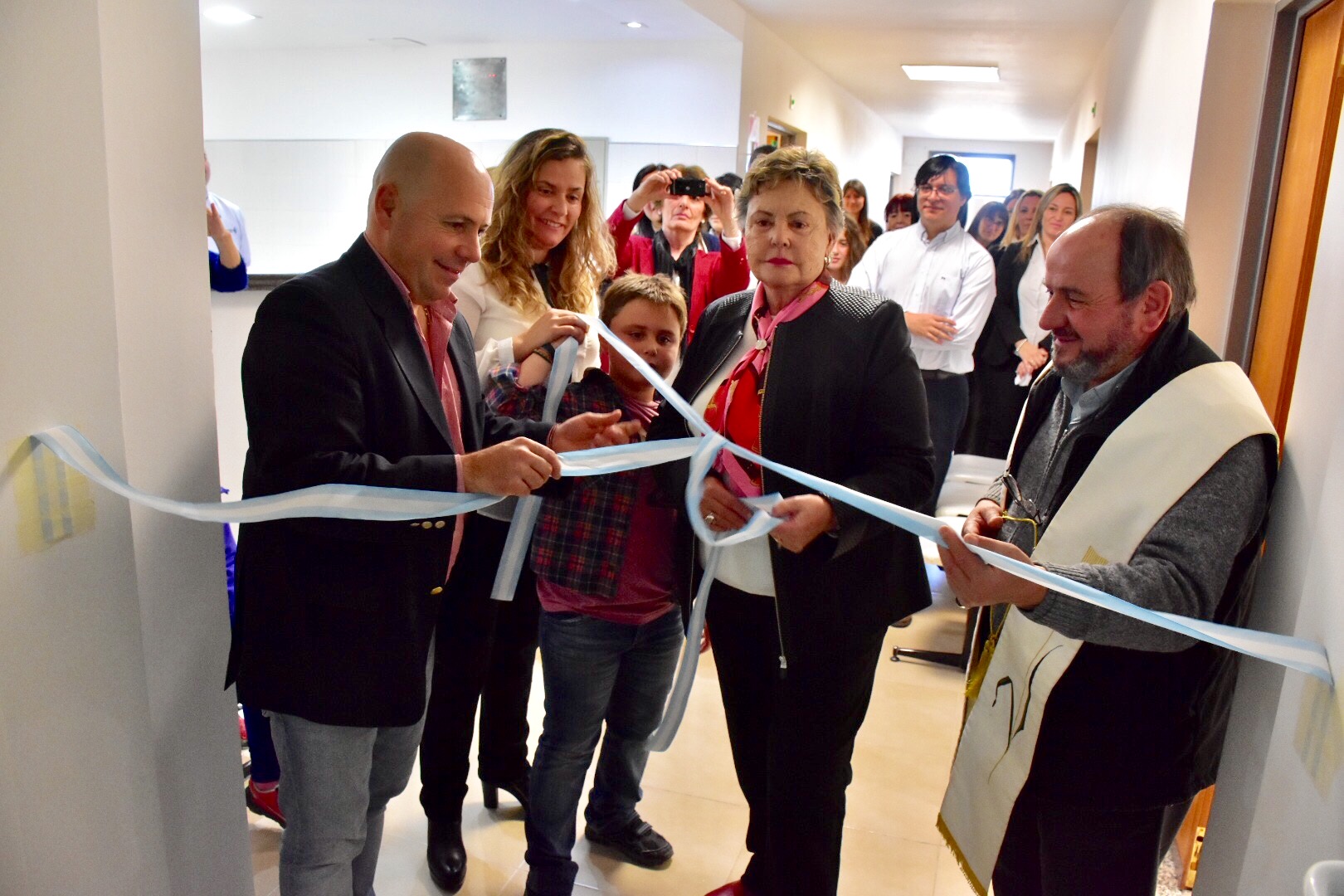 Sastre en la inauguración de nuevas instalaciones en el Sanatorio de la Ciudad