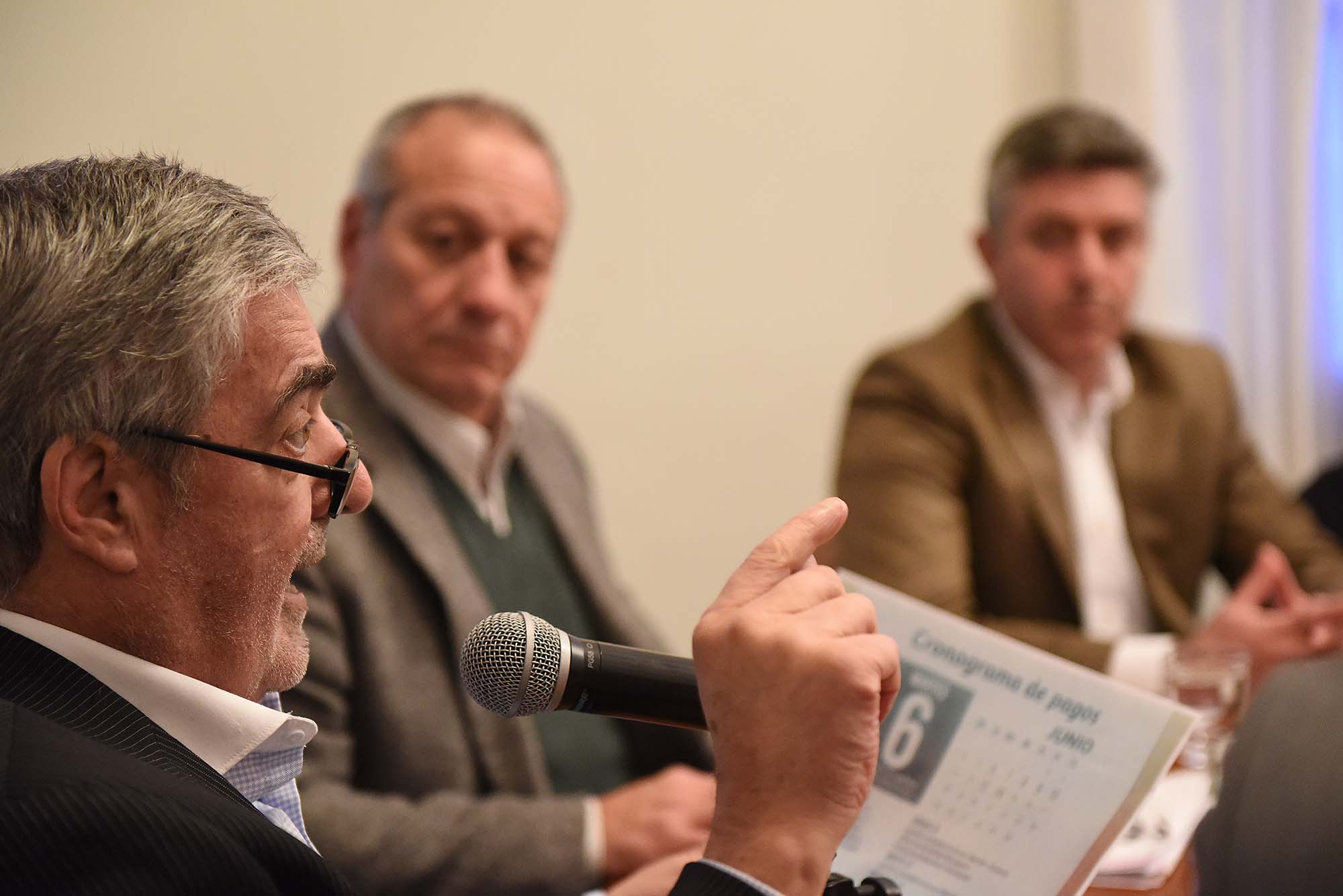 Das Neves comparó los cronogramas de  pago de sueldos en Río Negro y Chubut