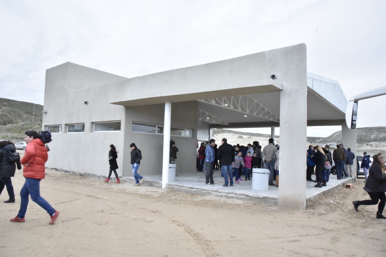 Das Neves inauguró en Puerto Pirámides la Planta  Desalinizadora de Agua y la Terminal de Ómnibus