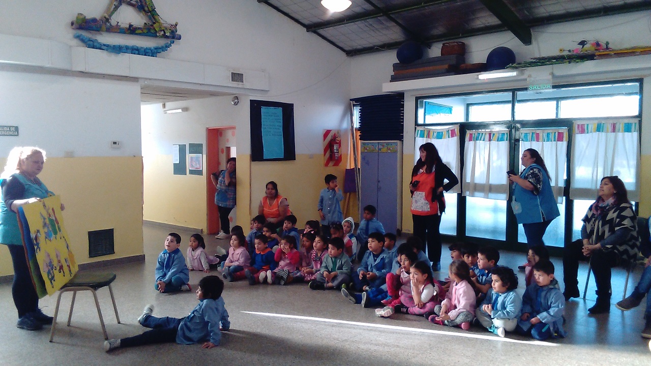 El Changuito de la Lectura llegó al CDI 4 del barrio San Miguel