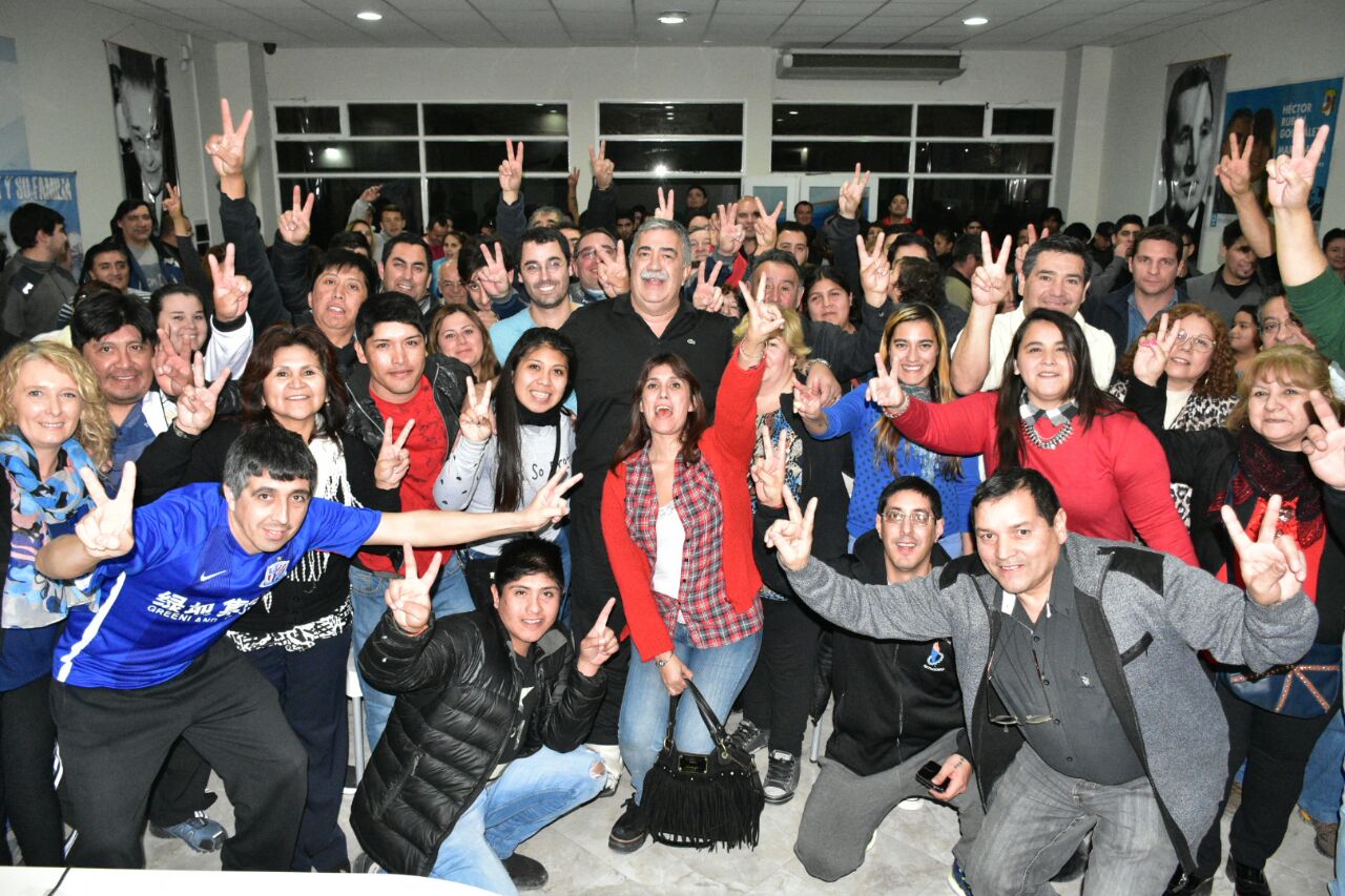 Héctor González con más de 150 militantes en Trelew