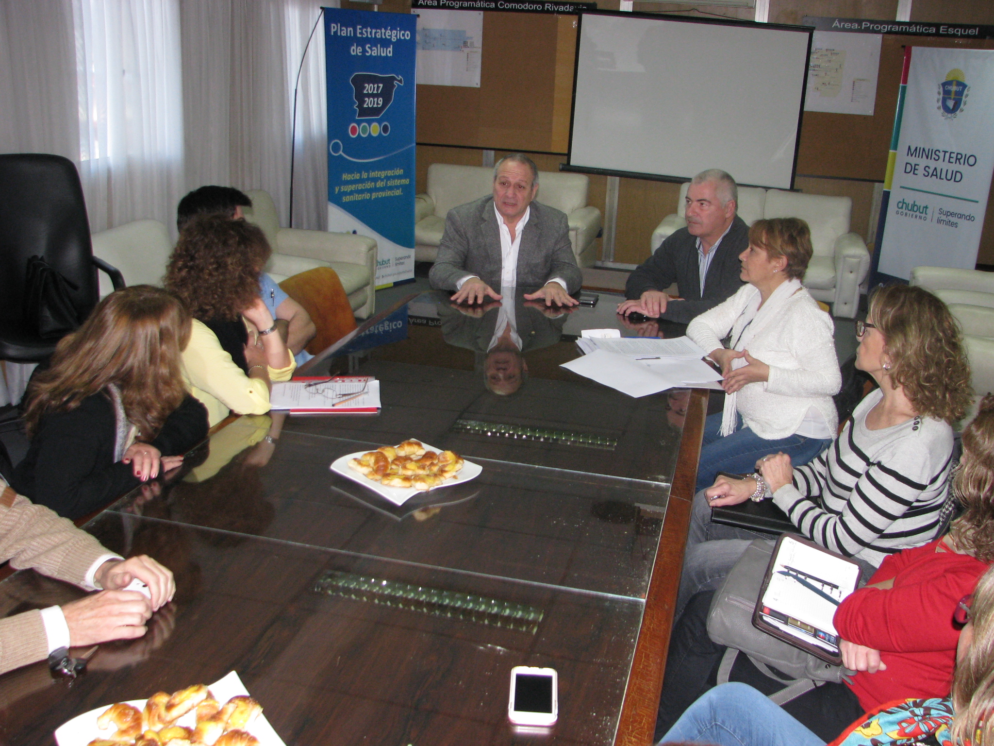 Hernández recibió a Bioquímicos para tratar  recategorización de Laboratorios de Chubut
