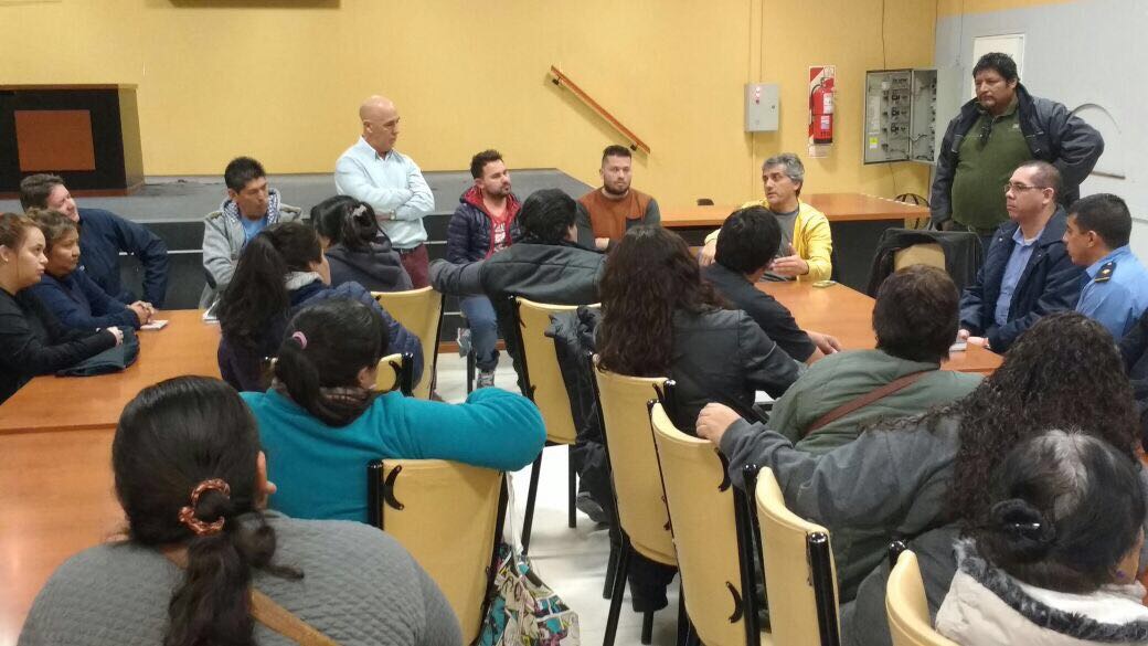 Distintas áreas del municipio se reunieron con feriantes del San Miguel