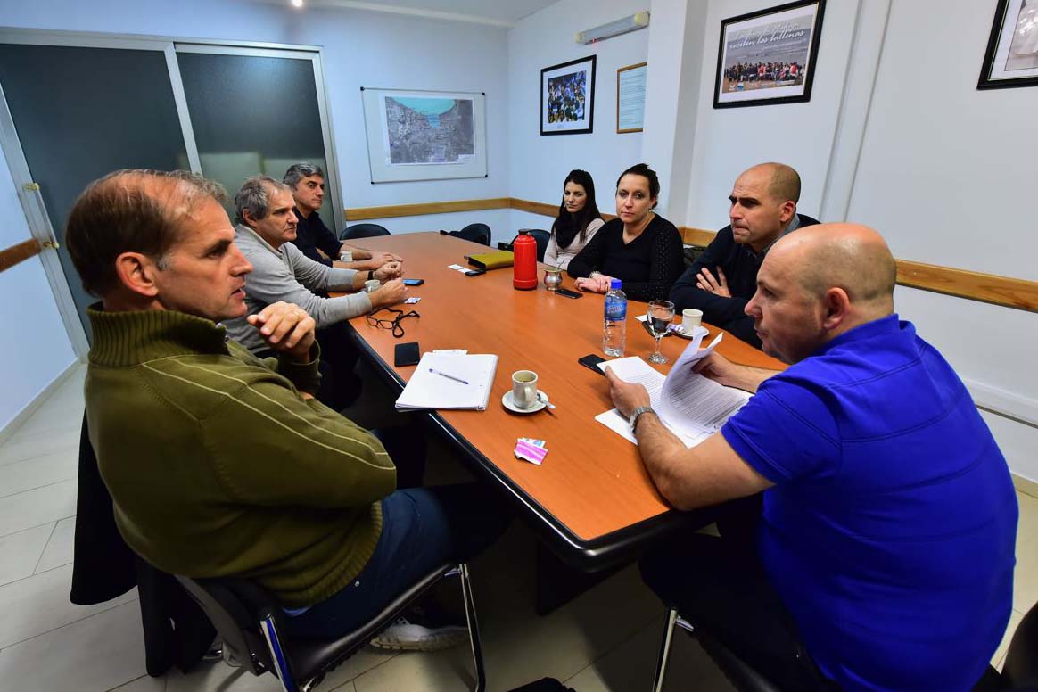 Sastre junto a funcionarios del gobierno nacional