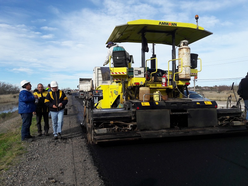 Restan sólo 3.5 kilómetros para culminar la colocación   de carpeta asfáltica en la ruta Nº7 entre Trelew y Rawson