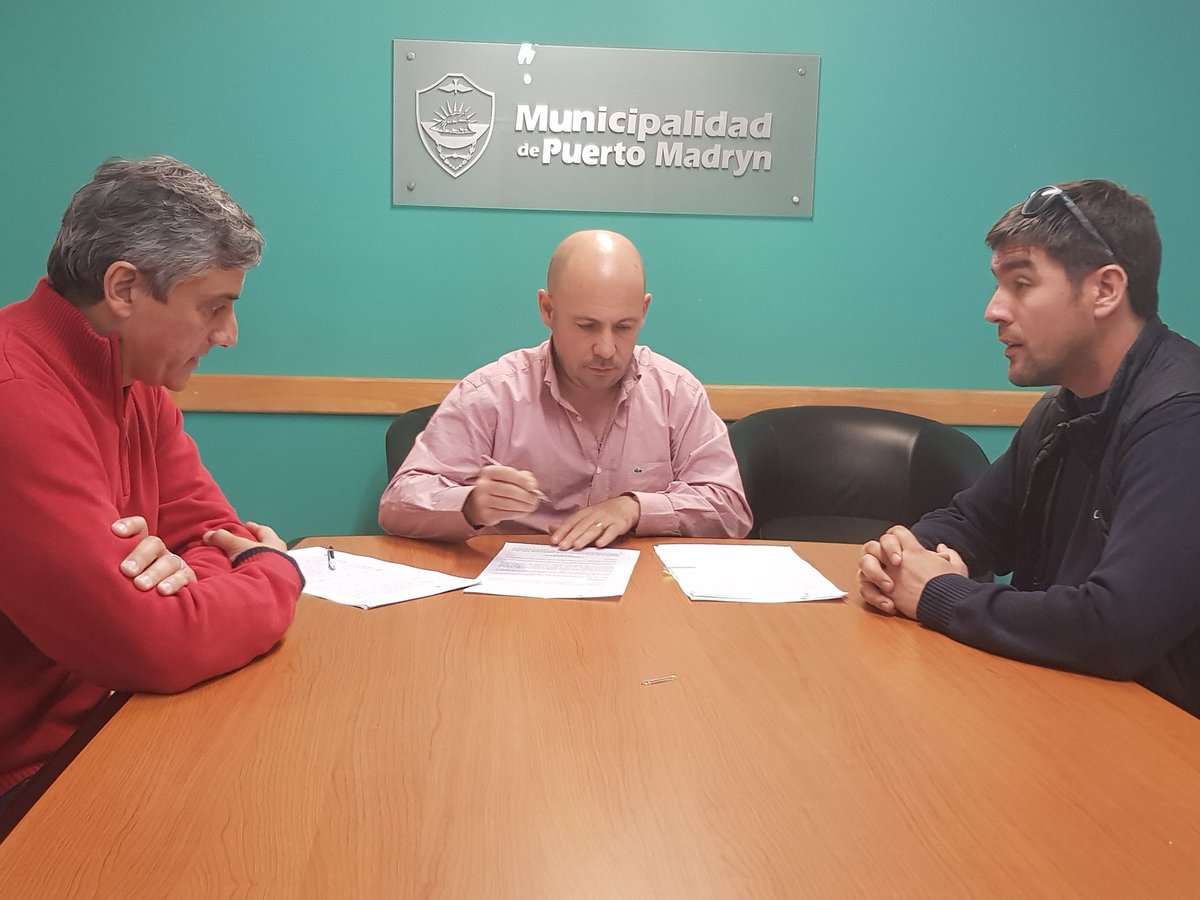 Sastre encabezó firma del contrato de obra para la recuperación de accesos a Quintas el Mirador y Solana de la Patagonia