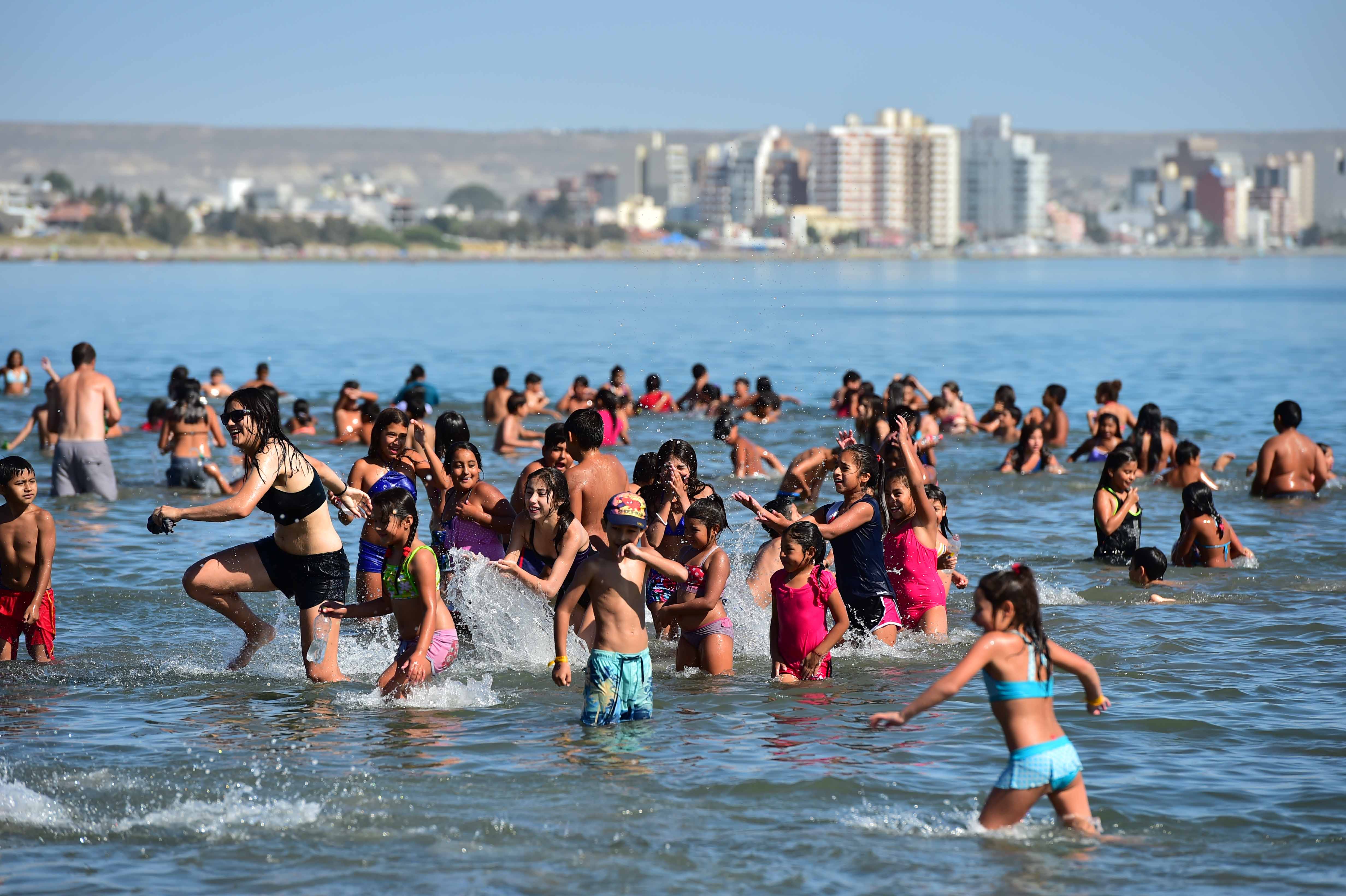 Madryn: Se vienen las pruebas para integrar la selección nacional de fútbol  femenino –