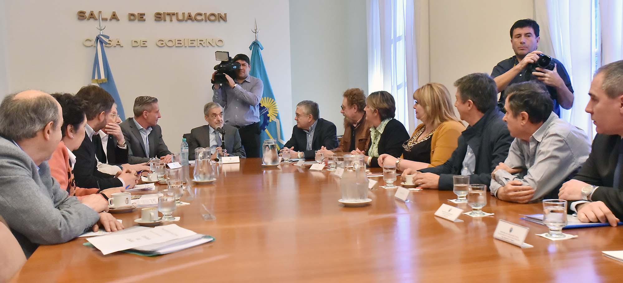 Das Neves reunió a legisladores nacionales y candidatos y advirtió que  el proyecto de presupuesto nacional “perjudica enormemente a Chubut”