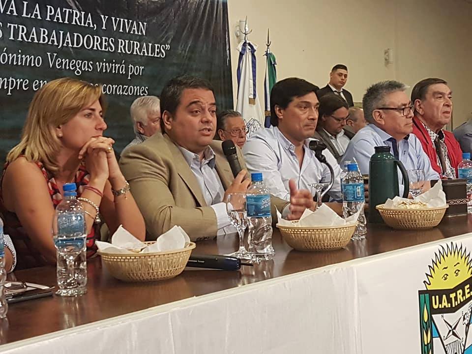 Al grito de “Viva el Momo Venegas”, Ansaloni fue aplaudido de pie en el Congreso de la UATRE