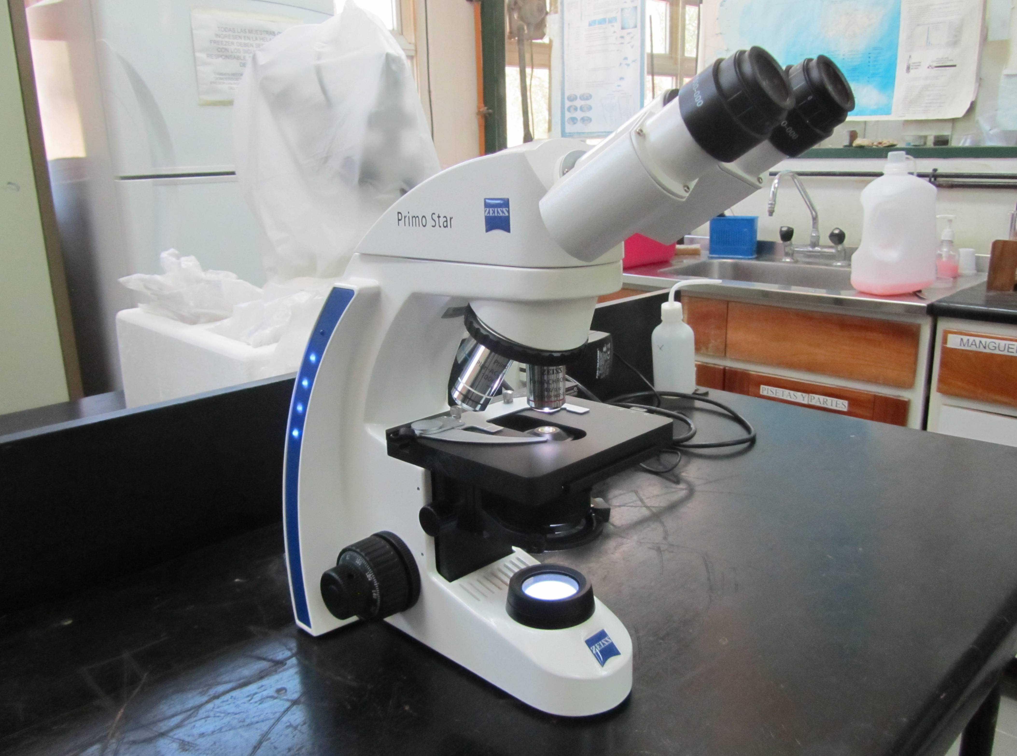 Nuevo microscopio óptico para la UNPSJB