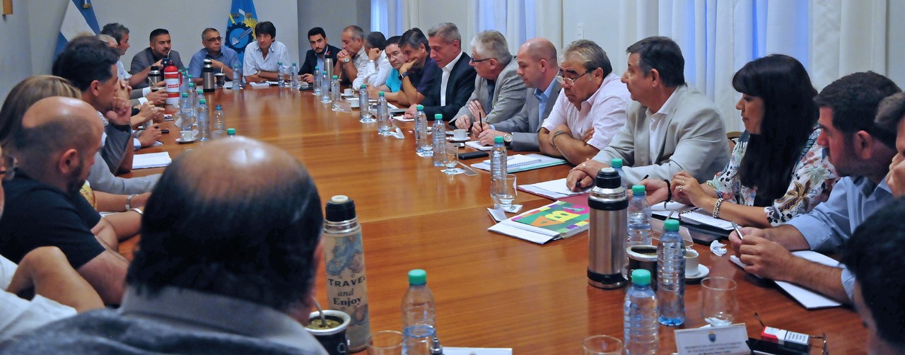 Arcioni presidió reunión con el nuevo gabinete