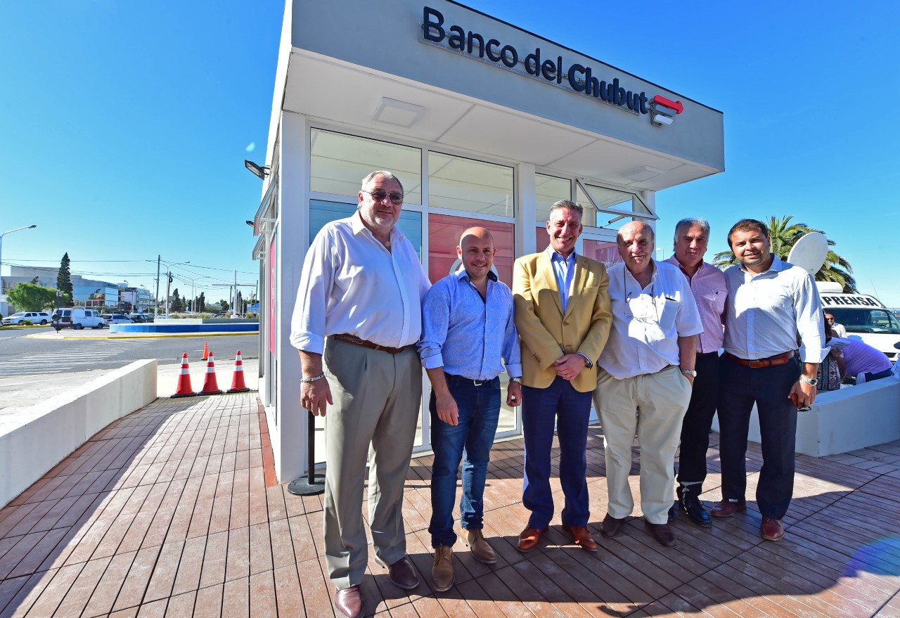 Sastre y Arcioni dejaron inaugurado un Nuevo cajero automático del Banco Del Chubut