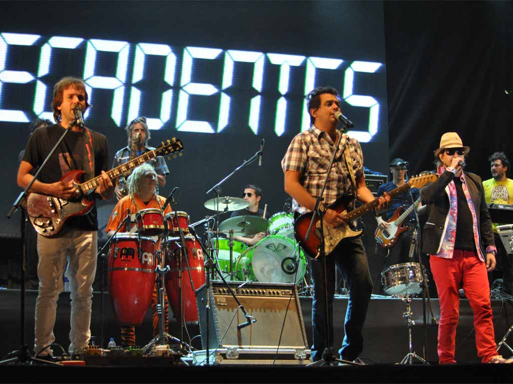 Llegan Los Auténticos Decadentes a Puerto Madryn. Gratis en la playa.