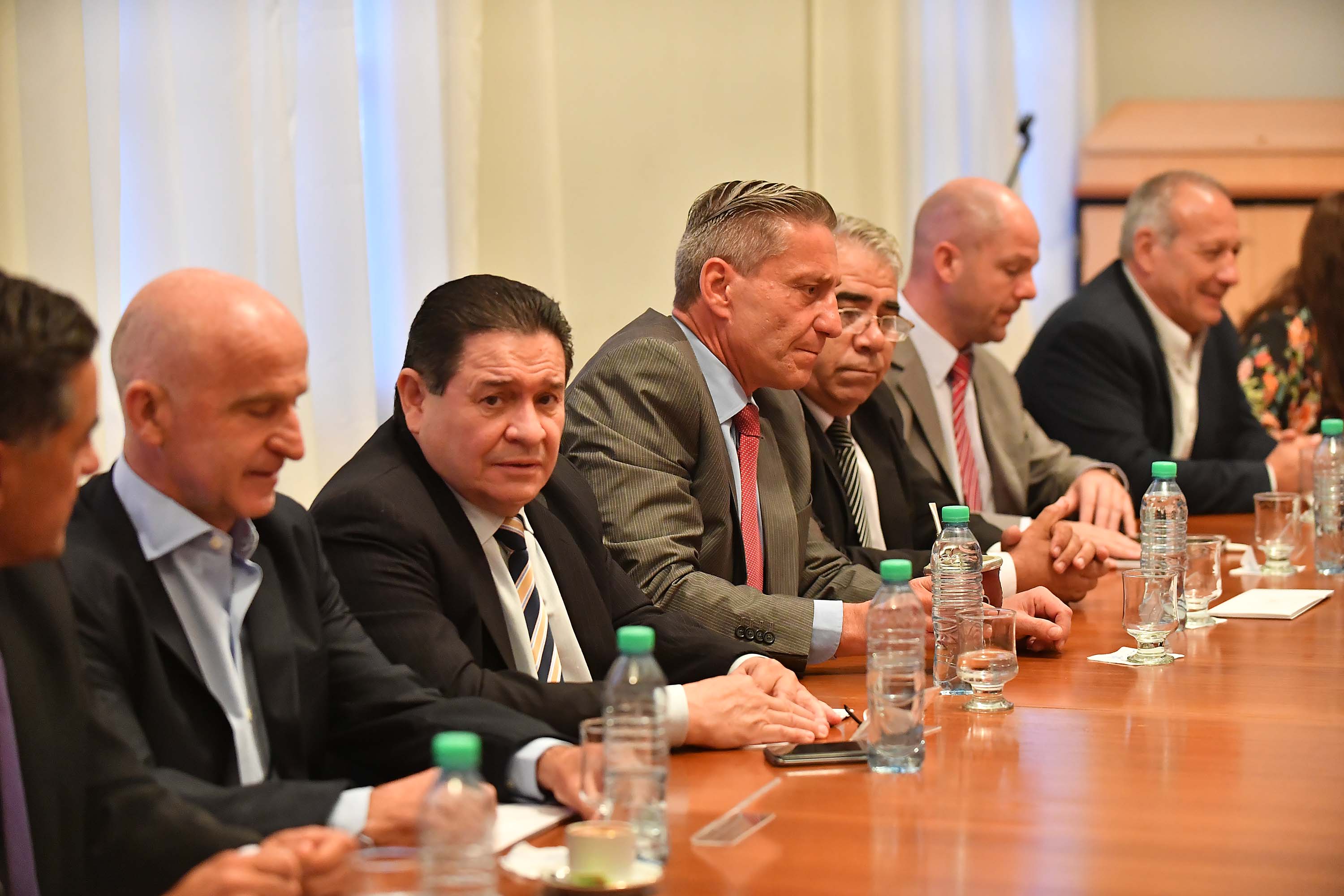 Arcioni presidió reunión de gabinete y pidió “más  compromiso para lograr mayor eficiencia del Estado”