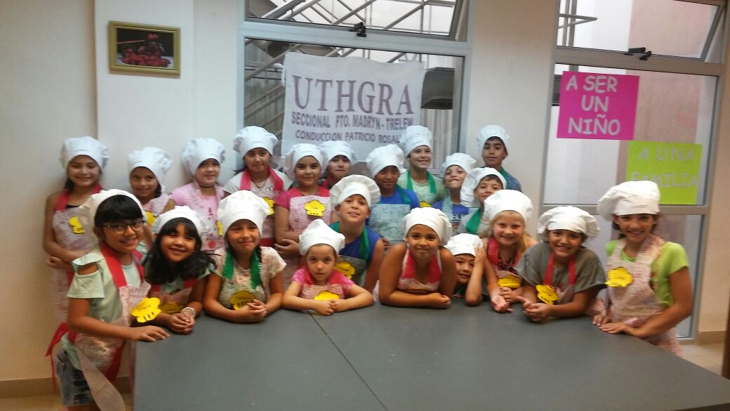 Uthgra continúa dictando los talleres de cocineritos