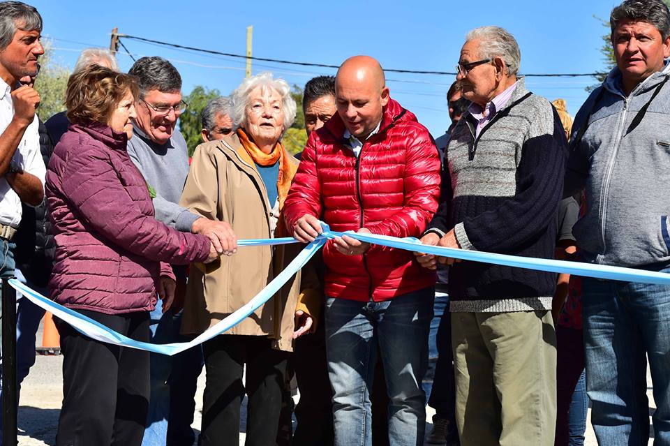 Inauguración de adoquinado de la calle Moreno