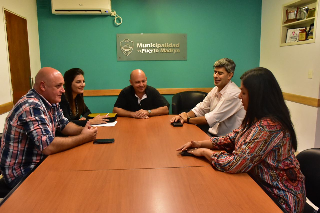 Ricardo Sastre recibió a las autoridades de la Escuela Politécnica 703 “José Toschke”