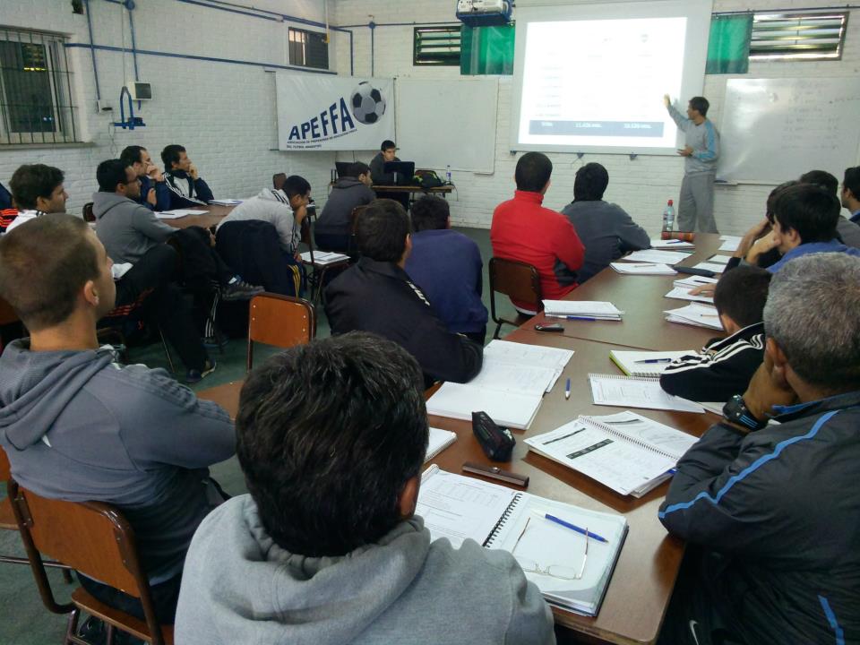 Invitan a curso que dictará docente e integrante del seleccionado nacional Carlos Juárez