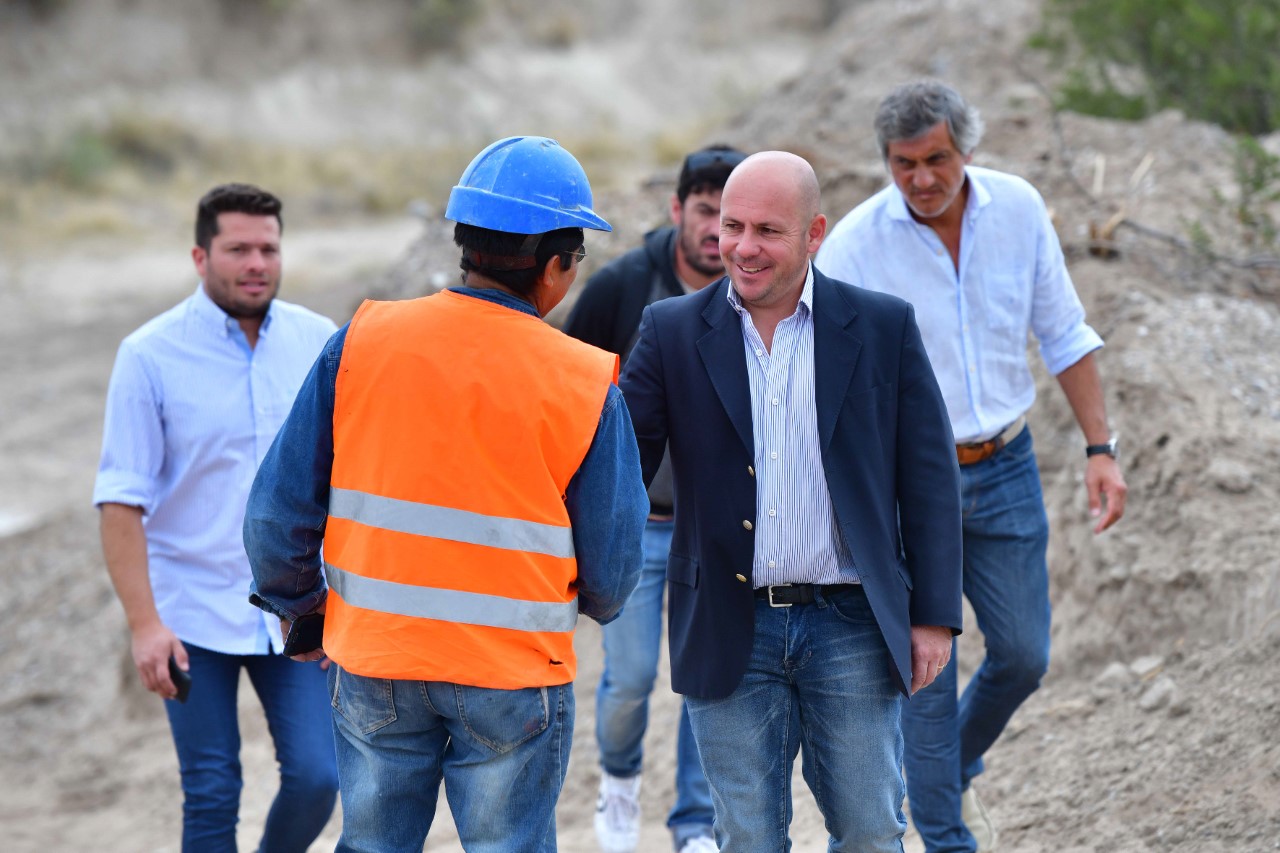 Sastre anunció el inicio de la red eléctrica del Perón y el Pavimento del covimar I