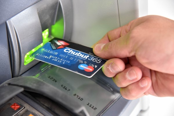 Sueldos de estatales: Este jueves cobran trabajadores  que perciben más de 30.000 y hasta 50.000 pesos