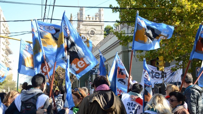 Docentes de Neuquén están llevando a cabo una huelga que ya lleva 42 días de paro