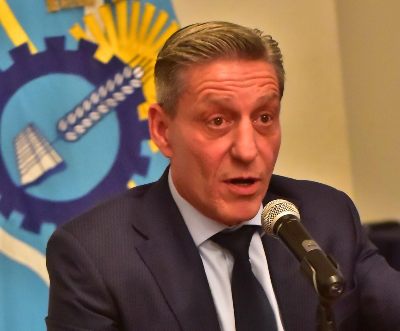 El gobernador Arcioni convoca para el jueves a todos los gremios