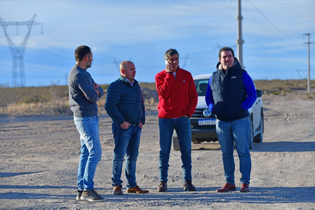 Sastre recorrió obra de energía que abastecerá 2100 lotes de Mapú, Alhambra y Alamos