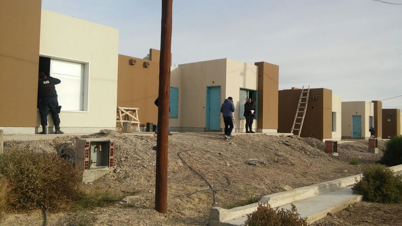 Madryn: Anoche usurparon tres viviendas en construccion del sindicato del STIA