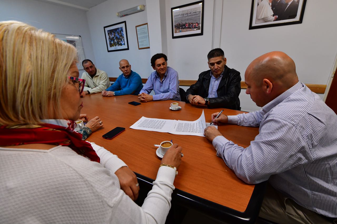 Sastre recibió a los representantes del gremio gastronómico