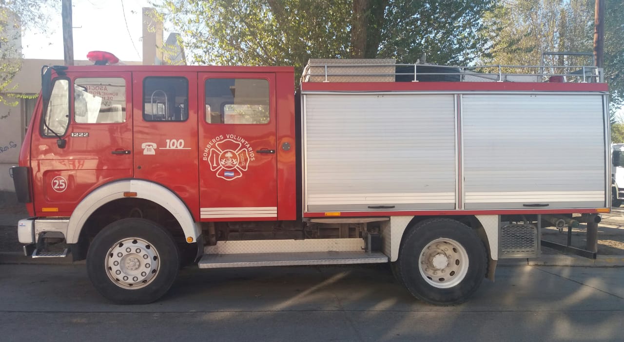 Autobomba para Paso de Indios por acción solidaria de Bomberos Madryn