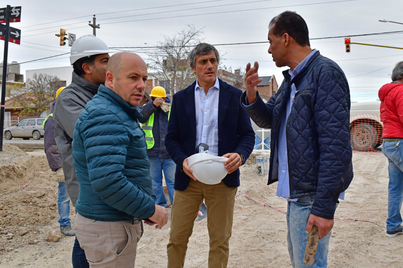 Sastre recorrió obras de pavimento e infraestructura