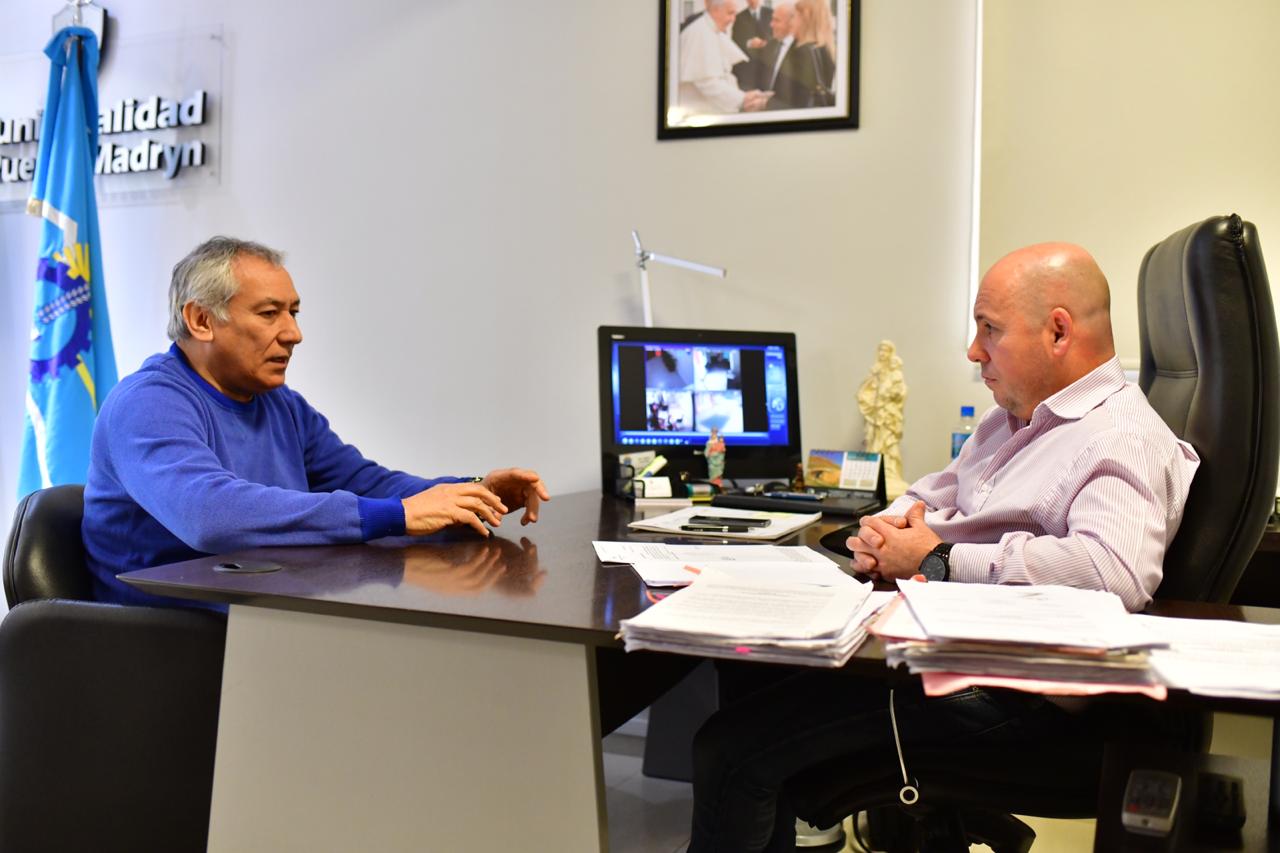 Sastre junto al titular del sindicato de empleados de comercio