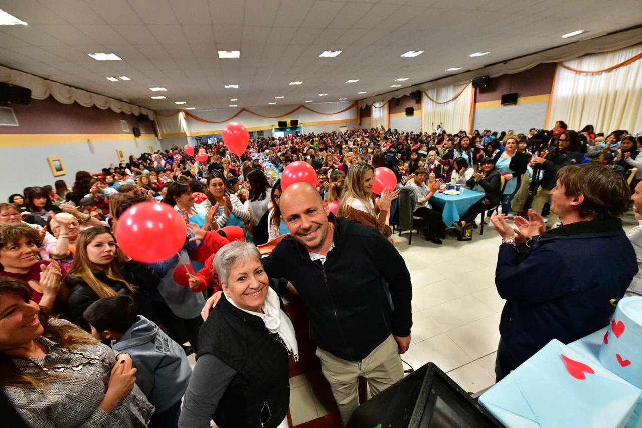 Junto a casi 1000 mujeres, el intendente Ricardo Sastre compartió esta tarde un festejo por el Día de la Madre