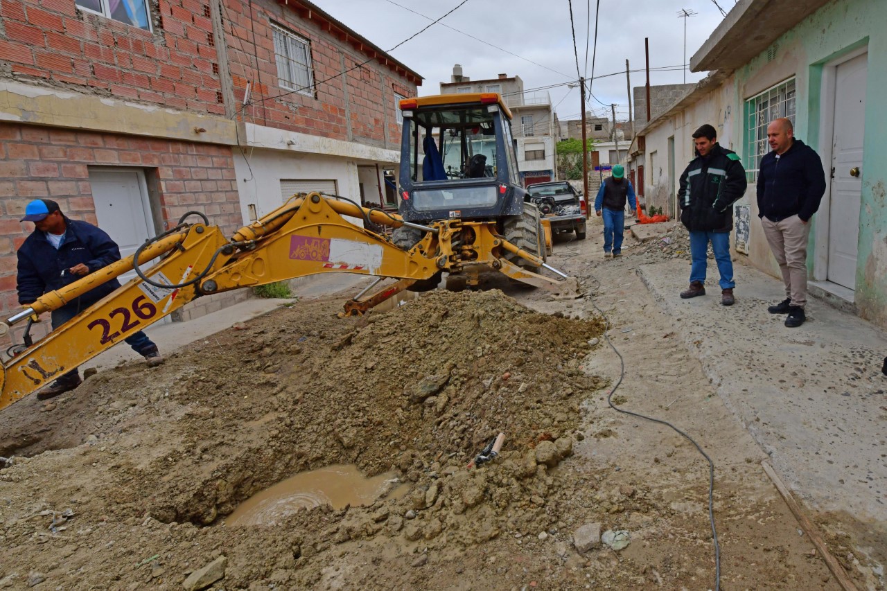 Sastre supervisó esta semana el inicio de la instalación de conexiones domiciliarias de agua potable en El Porvenir