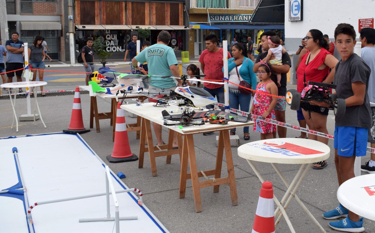 EXHIBICIÓN REALIZADA POR LA AGRUPACIÓN DE AEROMODELISTAS DE PUERTO MADRYN