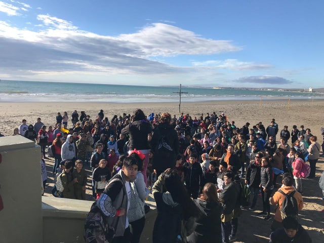 Con limpieza en la playa, culminaron las actividades por la Semana de la Tierra