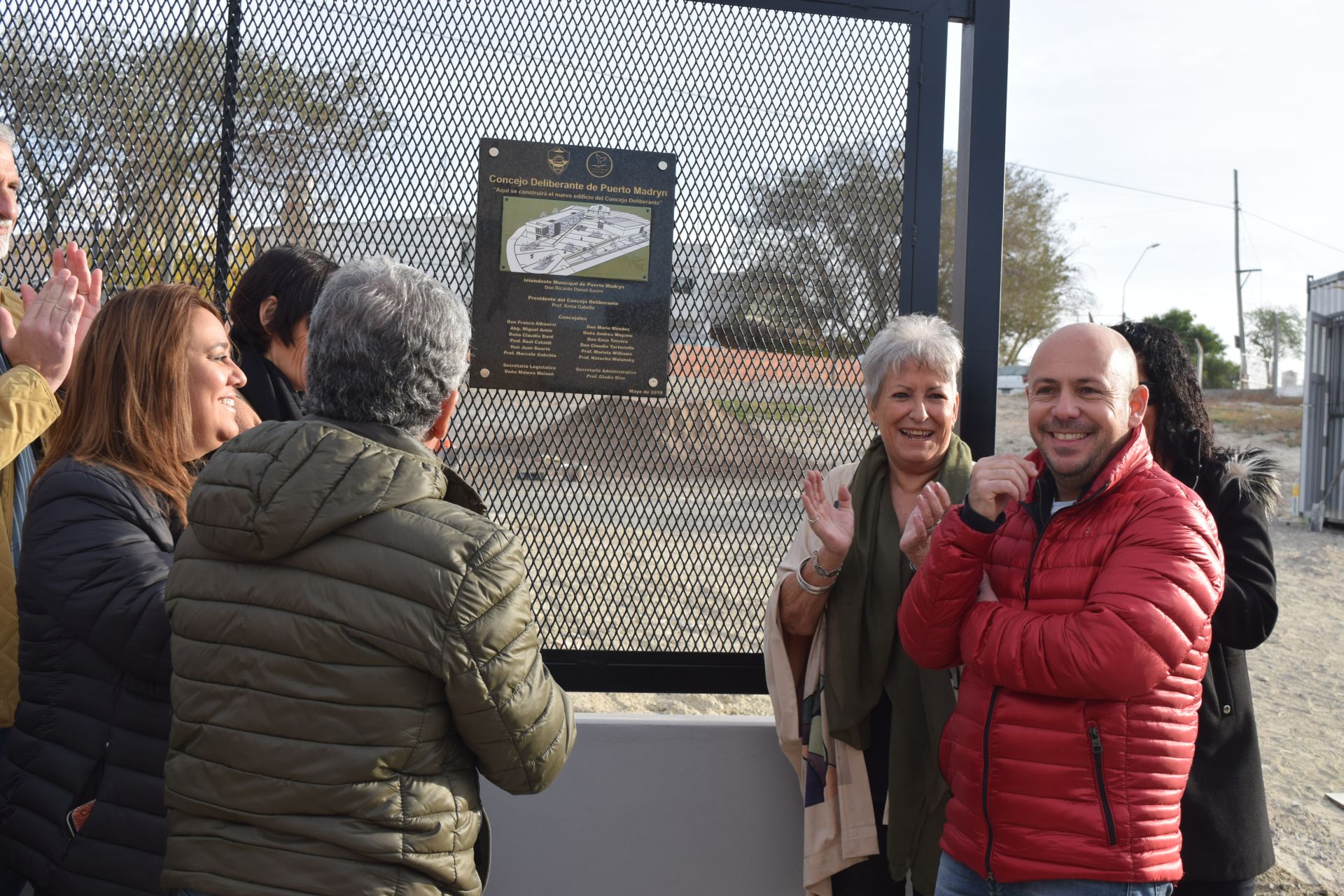 Ricardo Sastre y la Presidenta Xenia Gabella colocaron una placa en el nuevo edificio del Concejo Deliberante