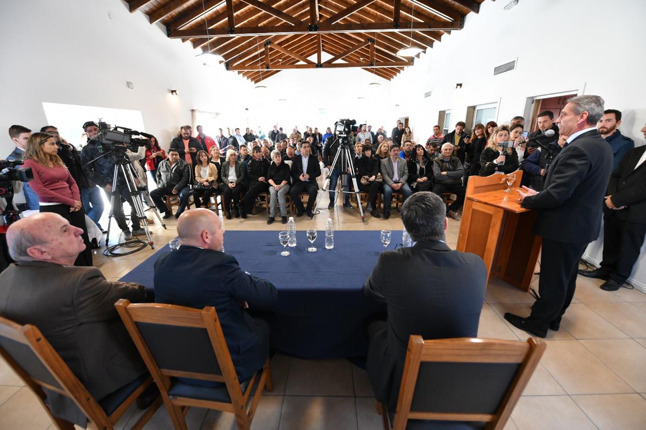 Firma de la continuidad de obra del Muelle Almirante Storni de Puerto Madryn
