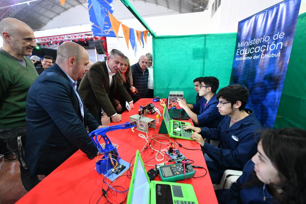 Arcioni y Sastre inauguraron la 4ta edición de la Feria Internacional del Libro de Puerto Madryn