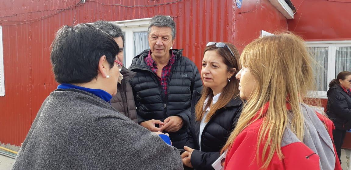 Con importante acompañamiento, Menna realizó una nueva recorrida barrial por Comodoro