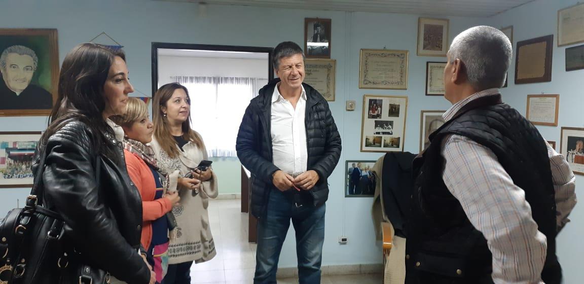 Menna llevó sus propuestas de Gobierno a vecinos del barrio Moure y a la Fundación del Padre Corti en Comodoro