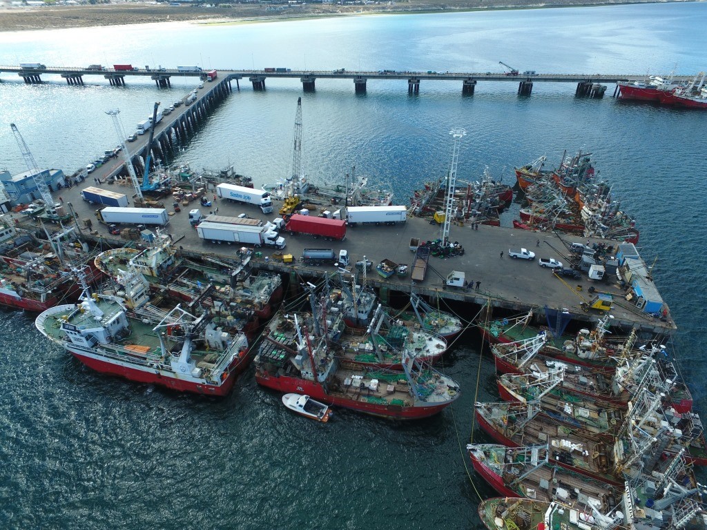 Los muelles Storni y Piedrabuena se preparan para recibir barcos pesqueros y mercantes